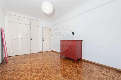 Apartamento T2 para Venda em Massamá e Monte Abraão