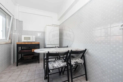 Apartamento T2 para Venda em Massamá e Monte Abraão