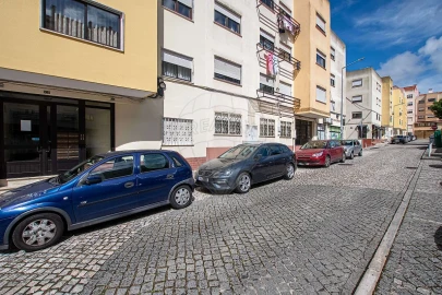 Apartamento T2 para Venda em Massamá e Monte Abraão