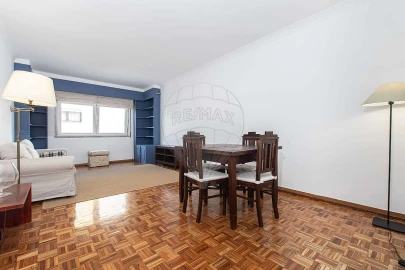 Apartamento T2 para Venda em Massamá e Monte Abraão