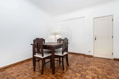 Apartamento T2 para Venda em Massamá e Monte Abraão