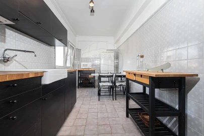 Apartamento T2 para Venda em Massamá e Monte Abraão