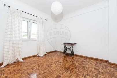 Apartamento T2 para Venda em Massamá e Monte Abraão