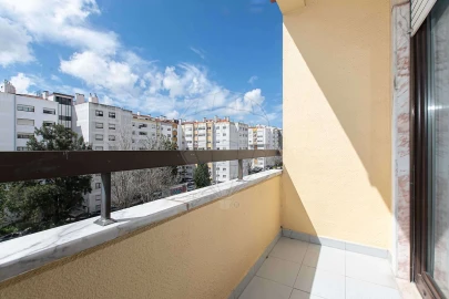 Apartamento T2 para Venda em Massamá e Monte Abraão