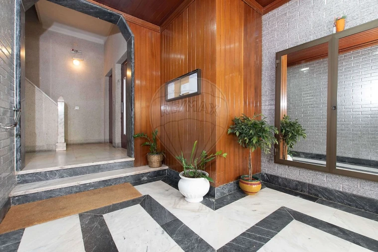 Apartamento T2 para Venda em Massamá e Monte Abraão Foto 13