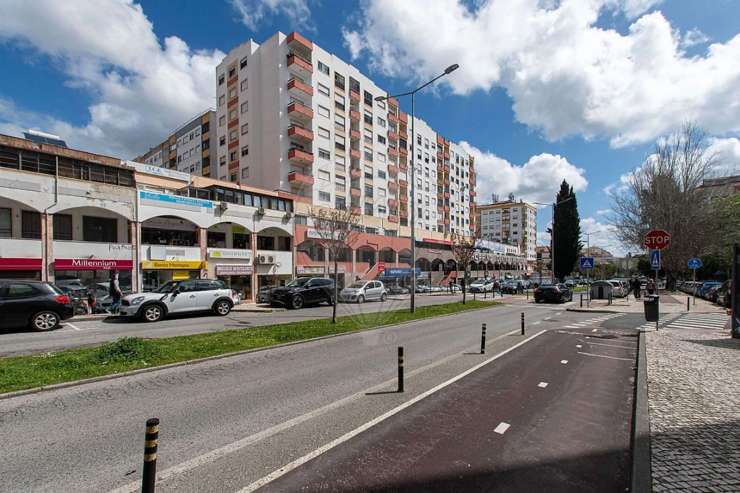 Apartamento T2 para Venda em Massamá e Monte Abraão Foto 16