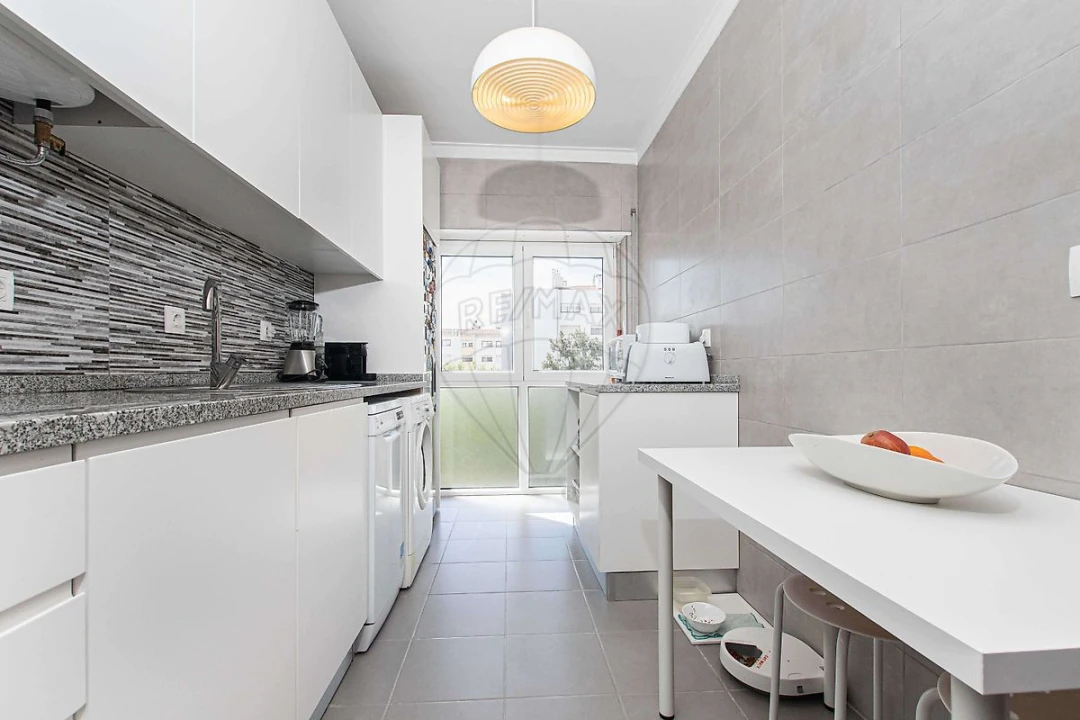 Apartamento T2 para Venda em Massamá e Monte Abraão Foto 1