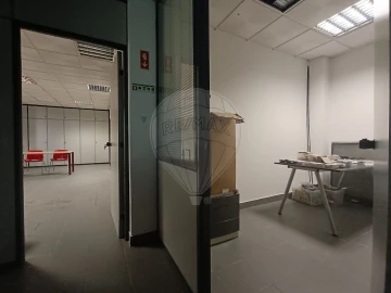 Loja para Venda em Queluz e Belas