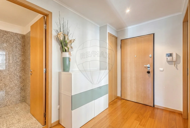 Apartamento T2 para Venda em Lordelo do Ouro e Massarelos Foto 3