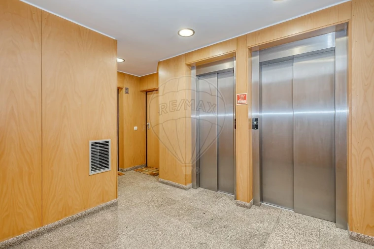 Apartamento T2 para Venda em Lordelo do Ouro e Massarelos Foto 12