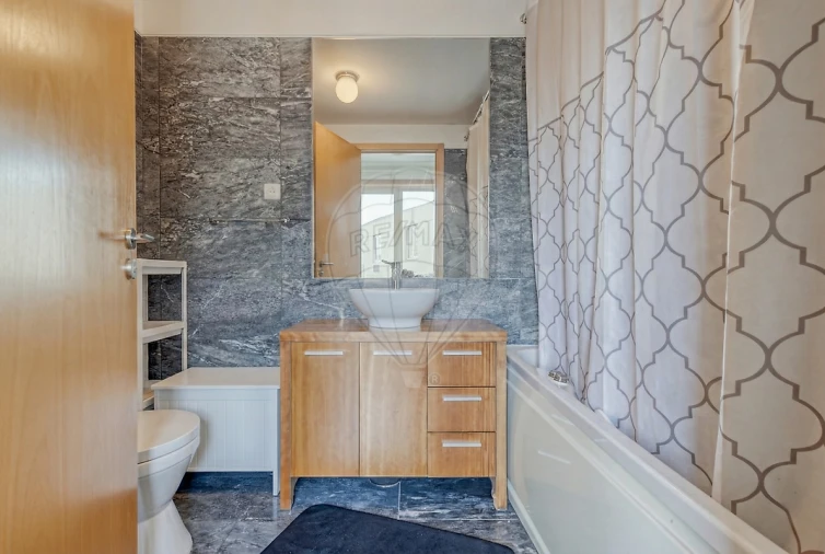 Apartamento T2 para Venda em Lordelo do Ouro e Massarelos Foto 13