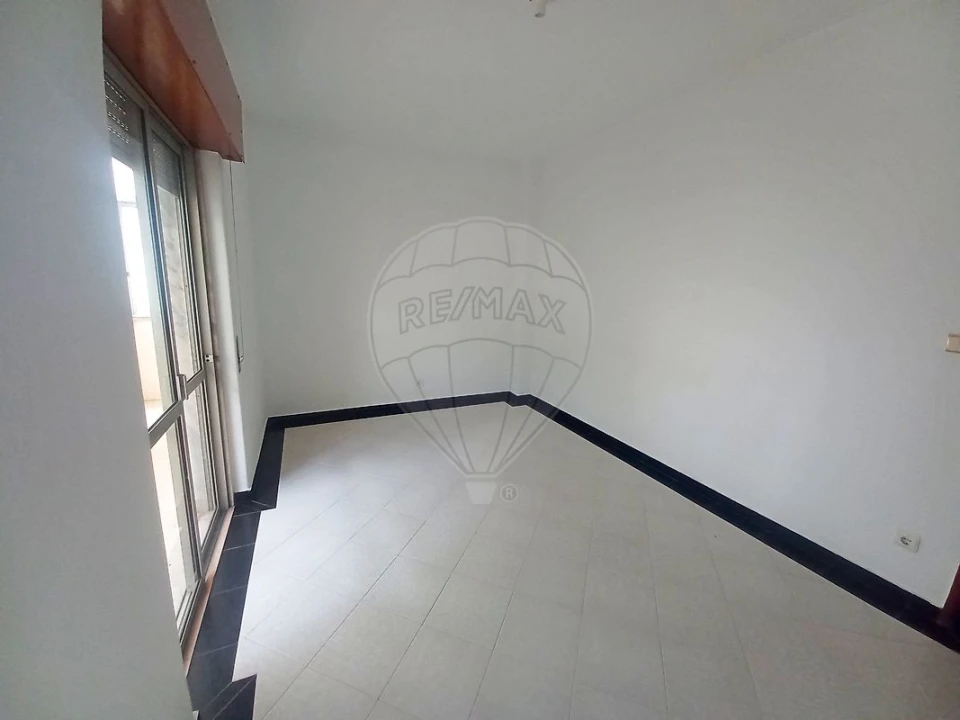 Apartamento T2 para Venda em Amora Foto 14