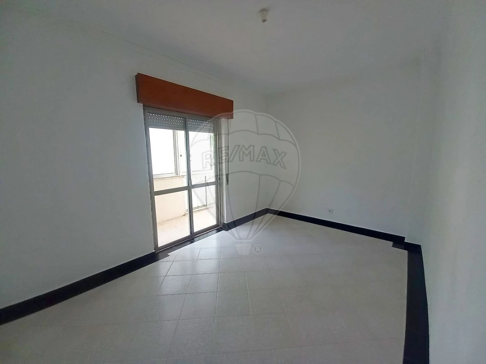 Apartamento T2 para Venda em Amora Foto 16
