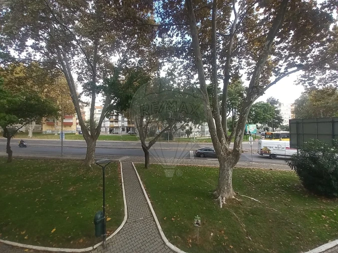 Apartamento T2 para Venda em Amora Foto 11