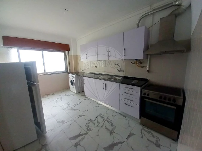 Apartamento T2 para Venda em Amora Foto 2