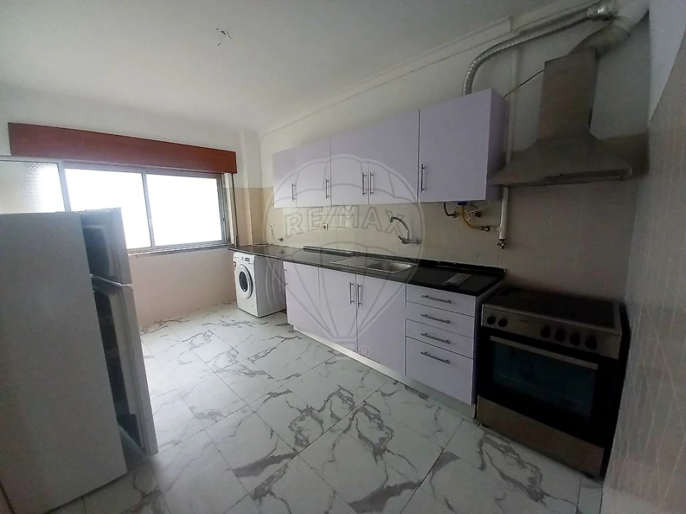 Apartamento T2 para Venda em Amora Foto 2