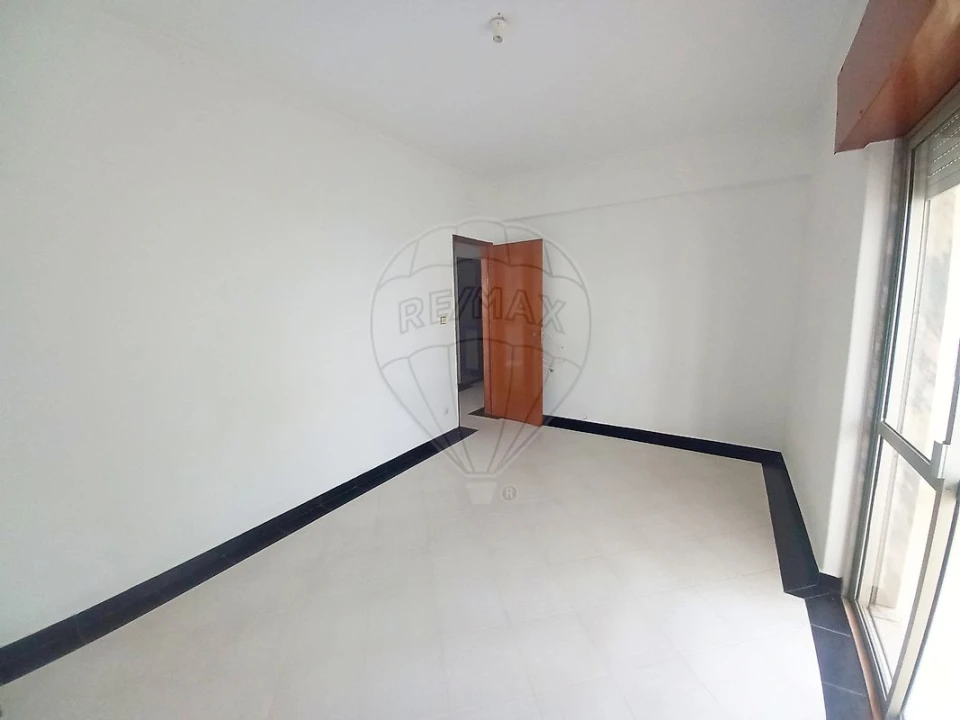 Apartamento T2 para Venda em Amora Foto 12