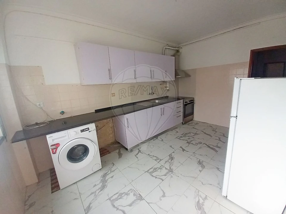 Apartamento T2 para Venda em Amora Foto 4
