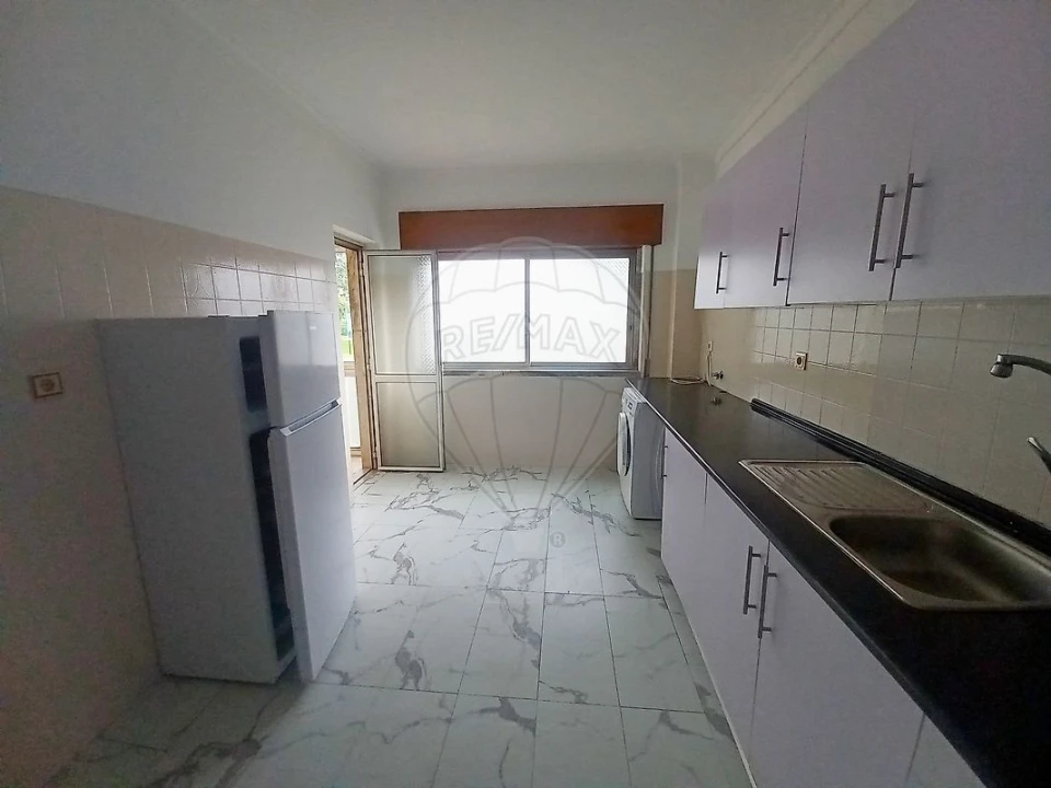 Apartamento T2 para Venda em Amora Foto 3