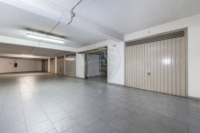 Garagem para Arrendamento em Almada, Cova da Piedade, Pragal e Cacilhas