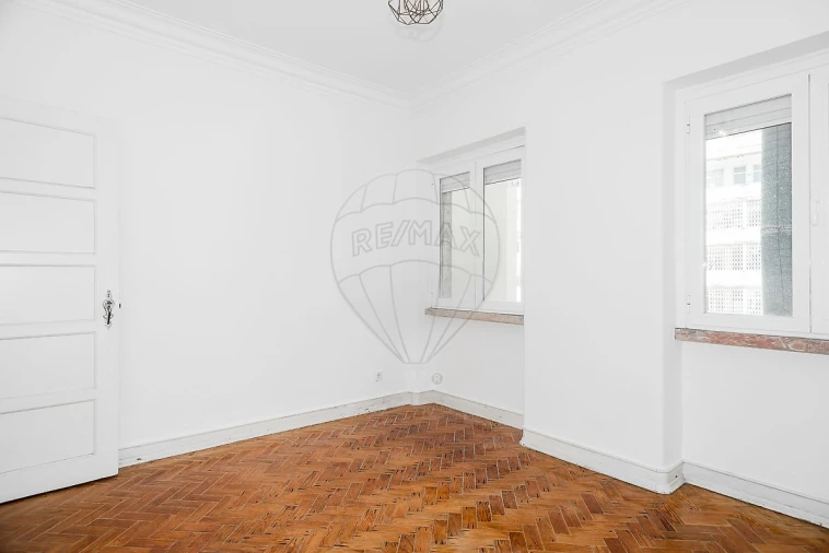 Apartamento T3 para Arrendamento em Avenidas Novas Foto 12