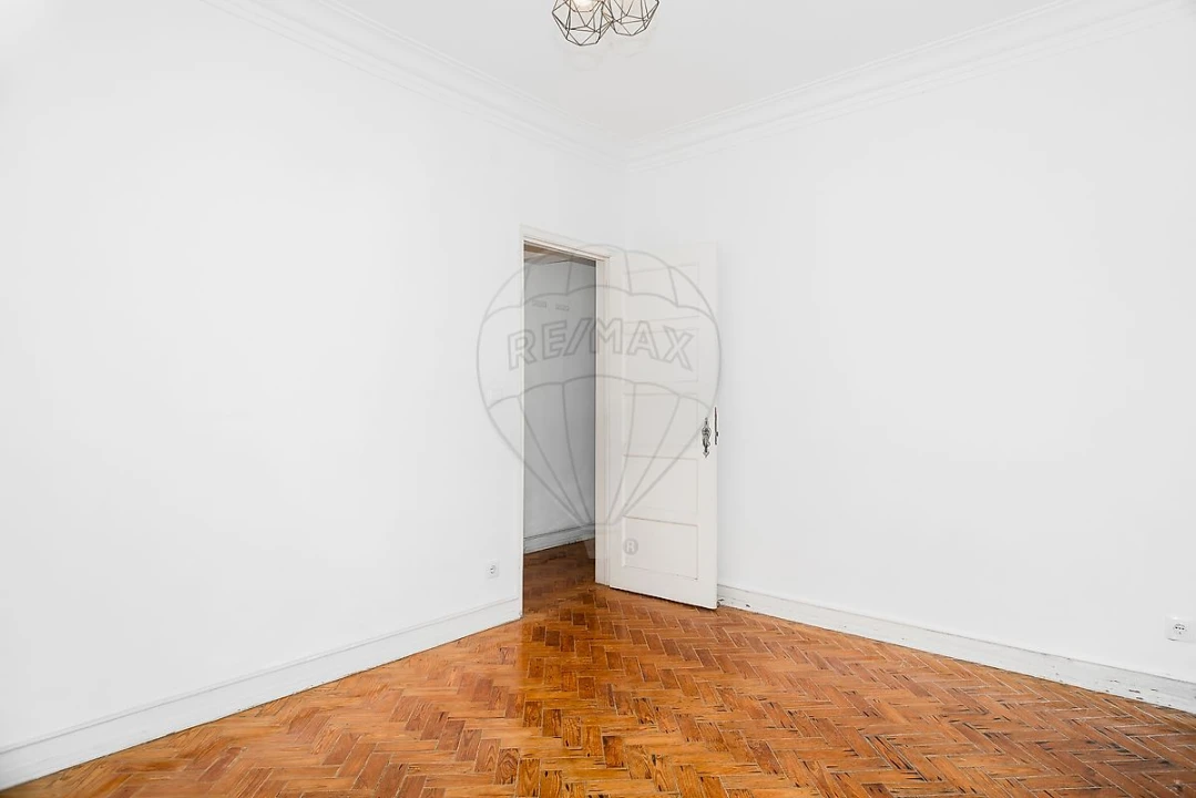 Apartamento T3 para Arrendamento em Avenidas Novas Foto 16