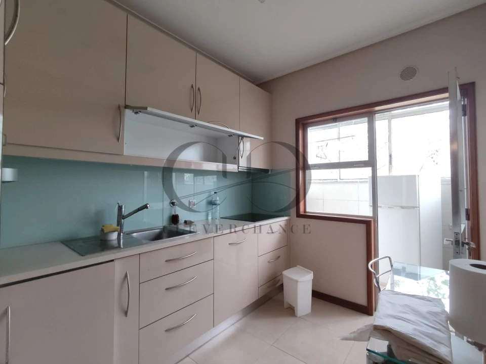 Apartamento T4 para Venda em Espinho Foto 9