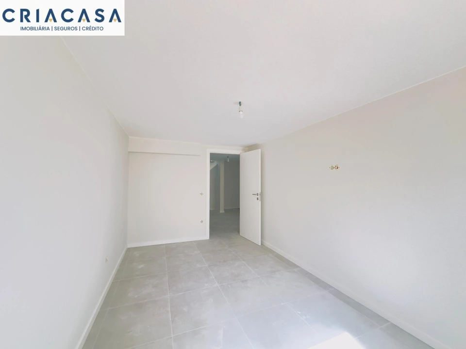 Apartamento T4 para Venda em Viseu Foto 16
