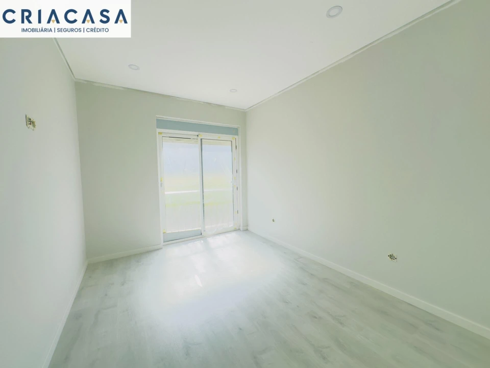 Apartamento T4 para Venda em Viseu Foto 8