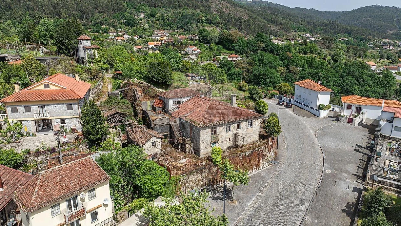 Moradia para Venda em Bouro (Santa Maria) Foto 1