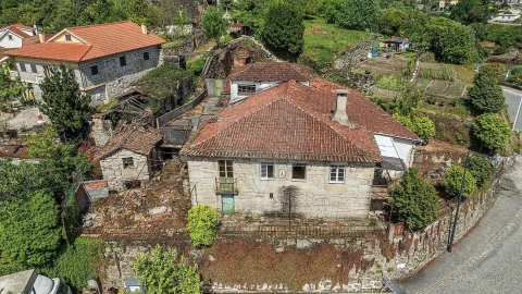 Moradia para Venda em Bouro (Santa Maria)