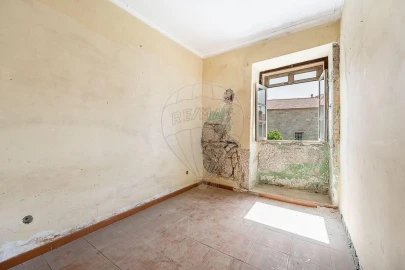 Moradia para Venda em Bouro (Santa Maria)