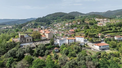 Moradia para Venda em Bouro (Santa Maria)
