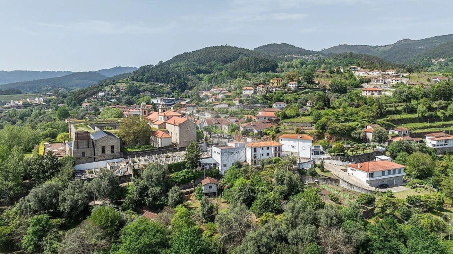 Moradia para Venda em Bouro (Santa Maria) Foto 3