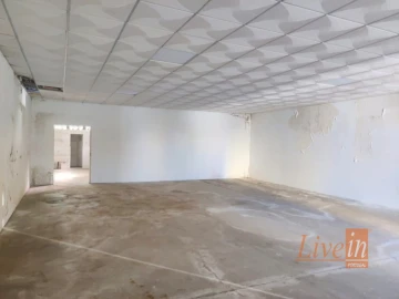 Armazém para Arrendamento em Santa Maria, São Pedro e Matacães