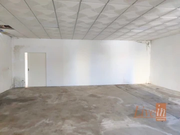 Armazém para Arrendamento em Santa Maria, São Pedro e Matacães
