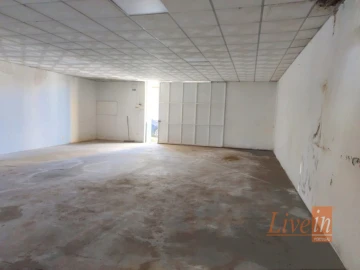 Armazém para Arrendamento em Santa Maria, São Pedro e Matacães