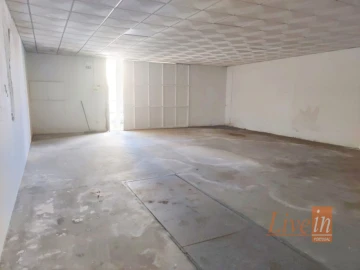 Armazém para Arrendamento em Santa Maria, São Pedro e Matacães