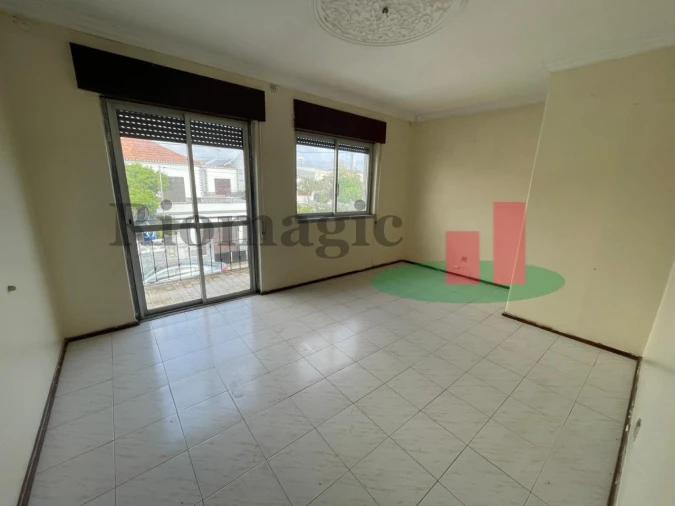 Apartamento T2 para Venda em Vila Nova da Rainha Foto 2