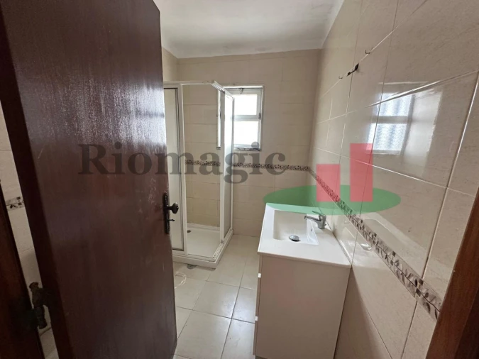 Apartamento T2 para Venda em Vila Nova da Rainha Foto 17