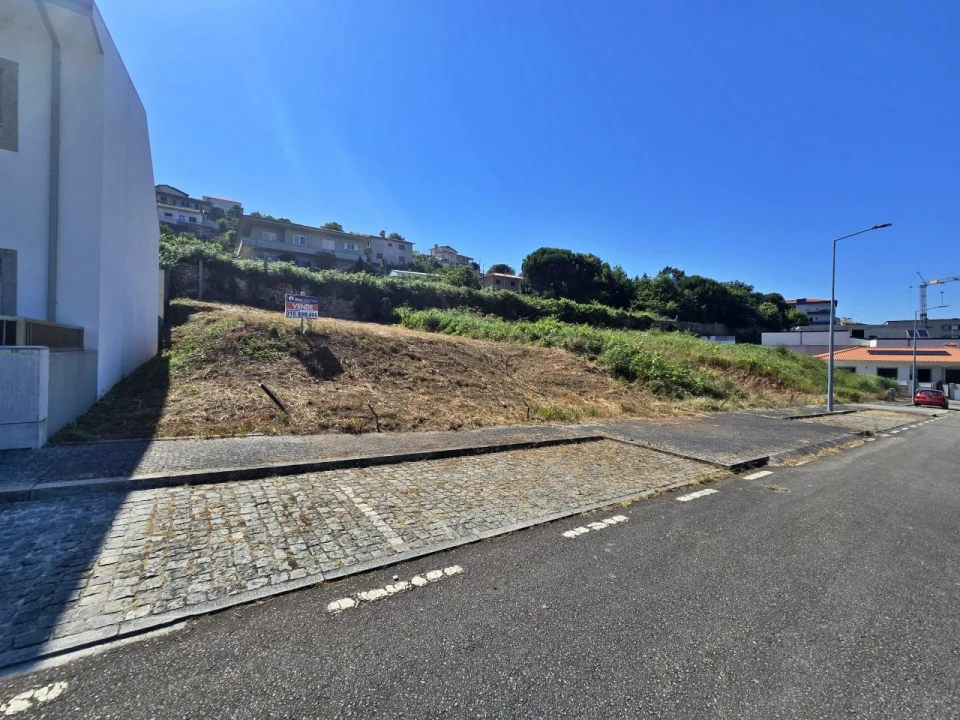Terreno para Venda em Alvarelhos e Guidões Foto 2