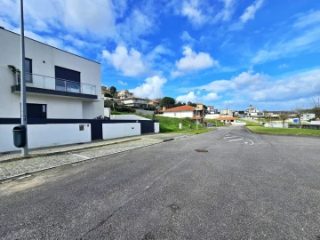 Terreno para Venda em Alvarelhos e Guidões