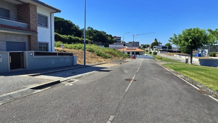 Terreno para Venda em Alvarelhos e Guidões