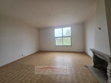 Moradia T4 para Venda em Ferro