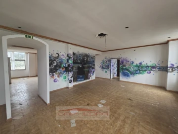 Moradia T4 para Venda em Ferro