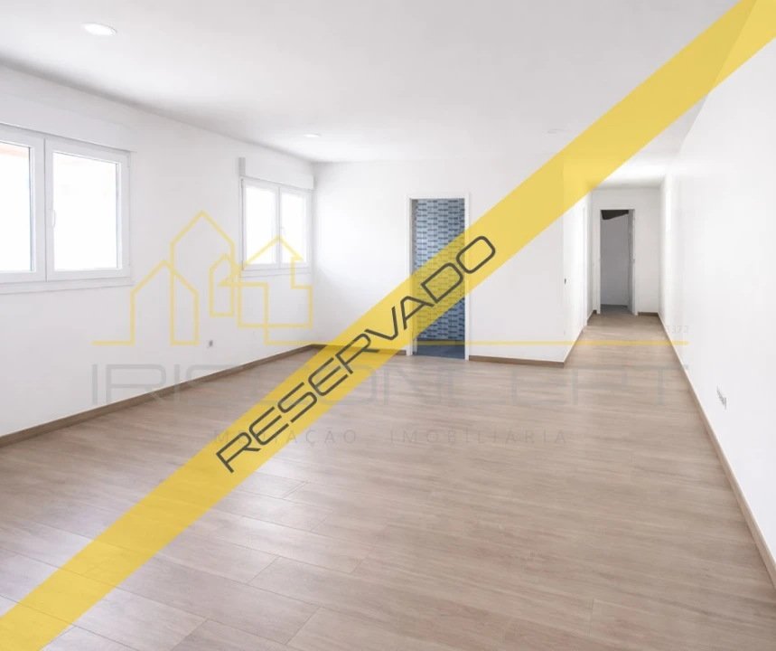 Apartamento T2 para Venda em Colmeias e Memória Foto 1