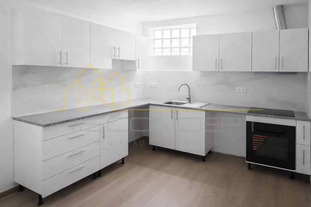 Apartamento T1 para Venda em Colmeias e Memória Foto 2