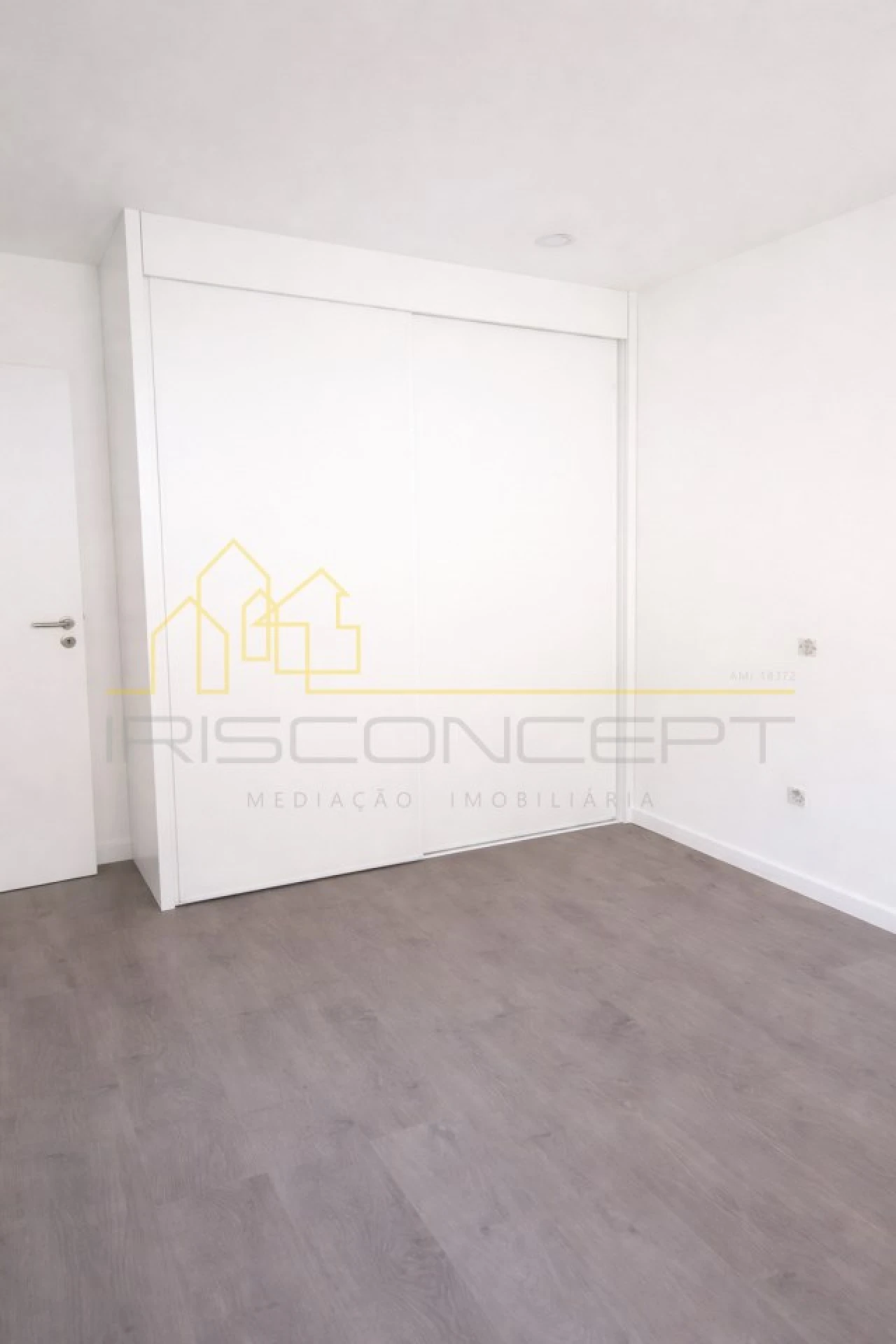 Apartamento T1 para Venda em Colmeias e Memória Foto 4