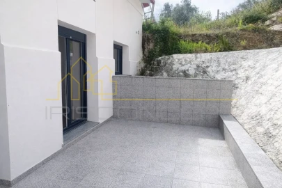 Apartamento T1 para Venda em Colmeias e Memória