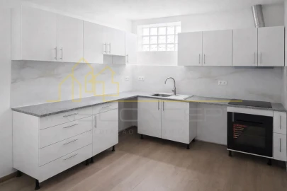 Apartamento T1 para Venda em Colmeias e Memória